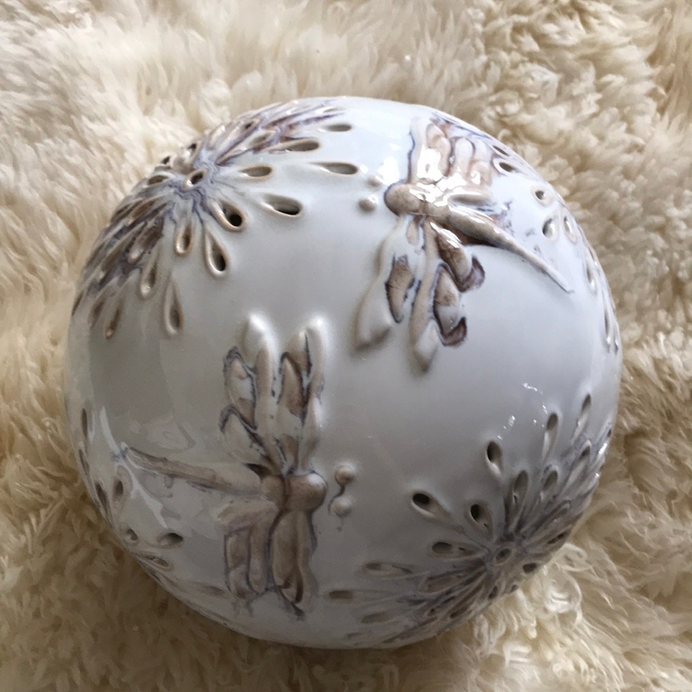 Evergreen Ceramic Orb - Picture 4 of 10